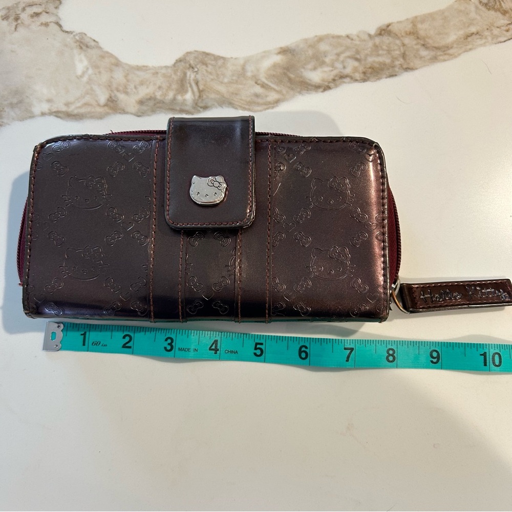 Loungefly Hello Kitty Embossed Wallet - Picture 12 of 13